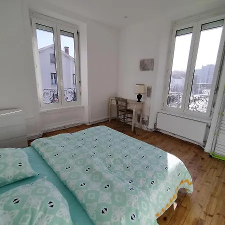 Spacieux Et Lumineux Parvis De La Gare Apartment